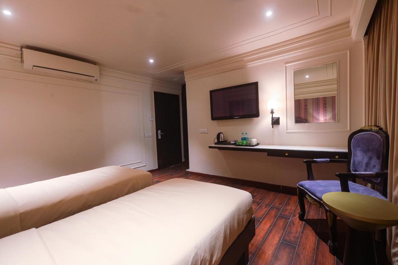 The Saga Hotel New Delhi Exterior foto