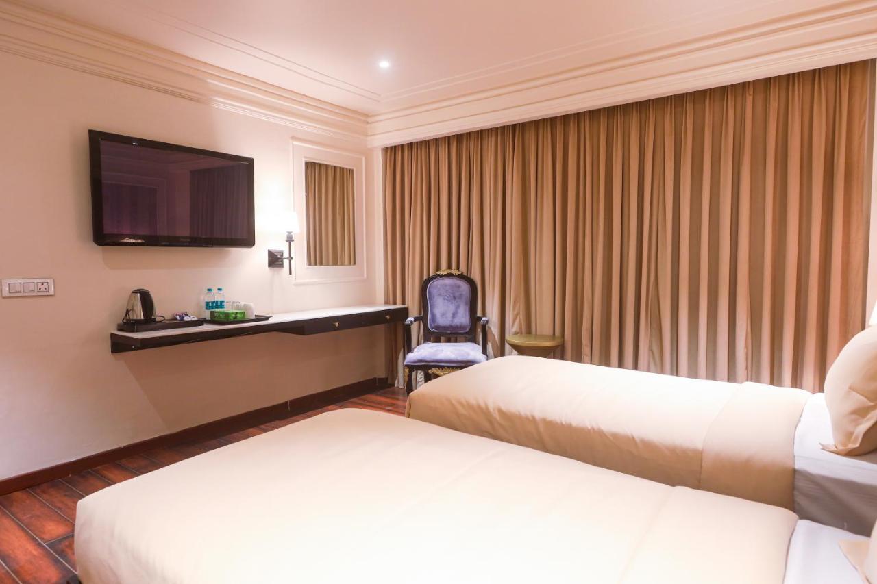 The Saga Hotel New Delhi Exterior foto