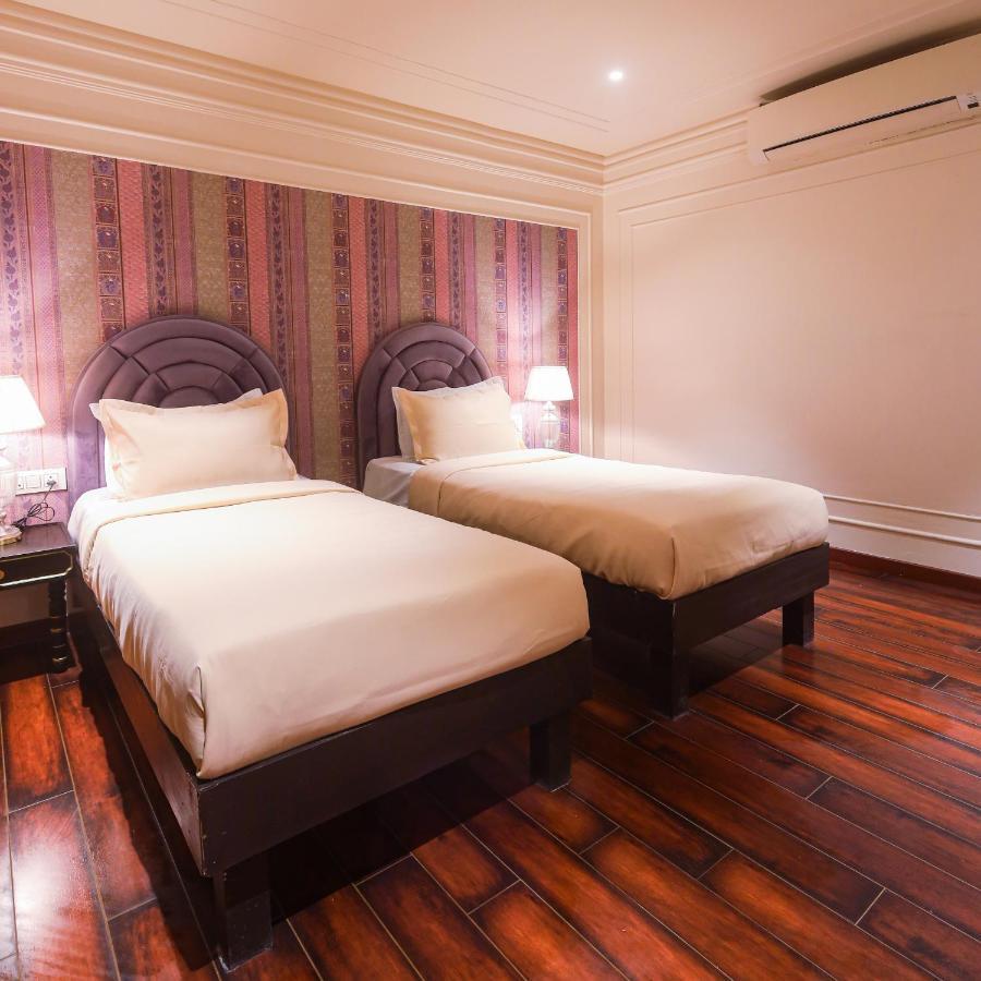 The Saga Hotel New Delhi Exterior foto