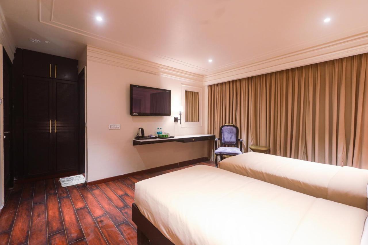 The Saga Hotel New Delhi Exterior foto